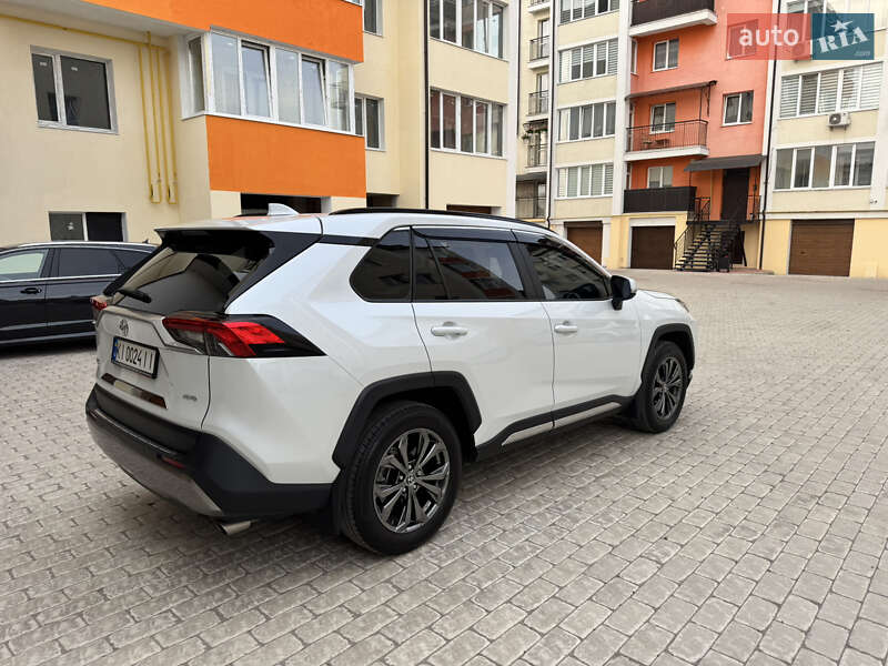 Позашляховик / Кросовер Toyota RAV4 2023 в Львові
