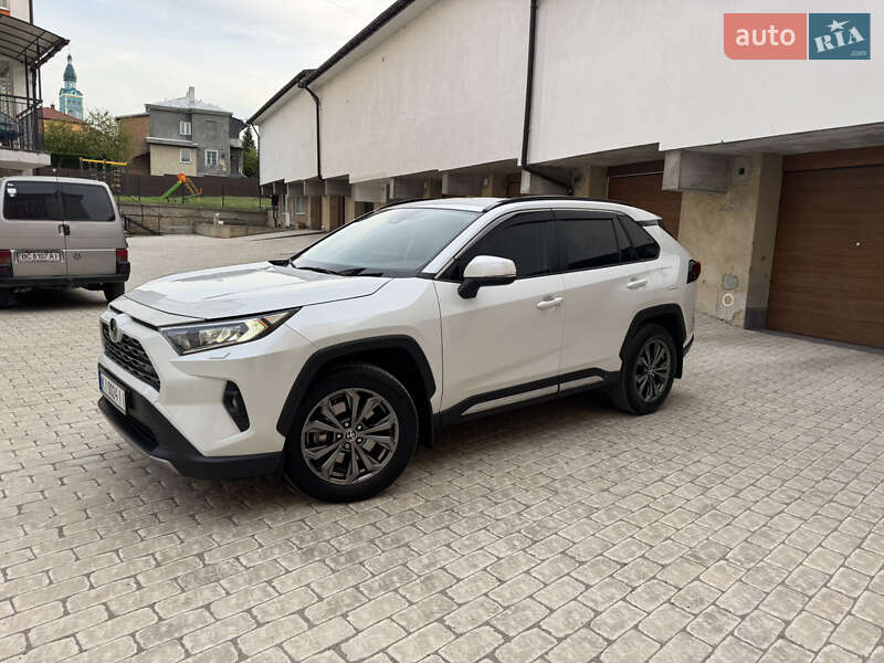 Позашляховик / Кросовер Toyota RAV4 2023 в Львові