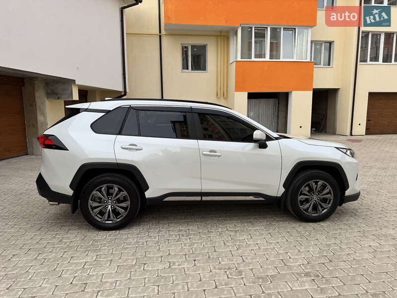 Позашляховик / Кросовер Toyota RAV4 2023 в Львові