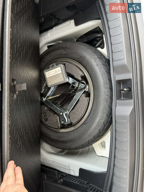 Позашляховик / Кросовер Toyota RAV4 2023 в Львові