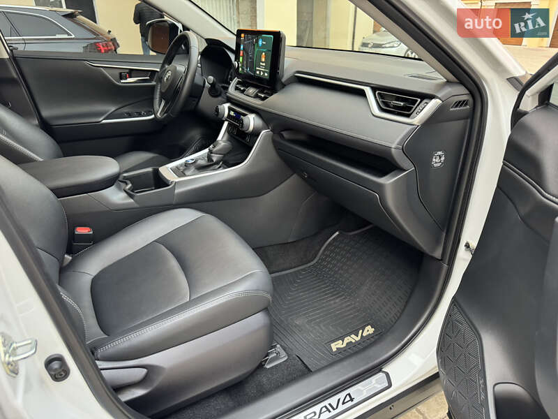 Позашляховик / Кросовер Toyota RAV4 2023 в Львові