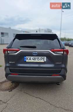 Позашляховик / Кросовер Toyota RAV4 2020 в 