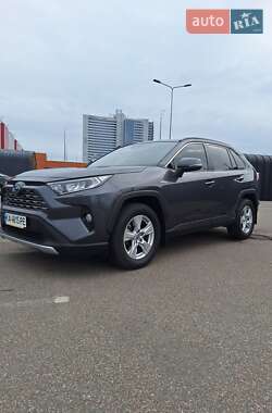 Позашляховик / Кросовер Toyota RAV4 2020 в 