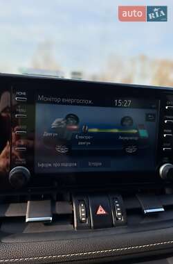 Позашляховик / Кросовер Toyota RAV4 2020 в 