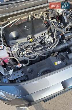 Позашляховик / Кросовер Toyota RAV4 2020 в 
