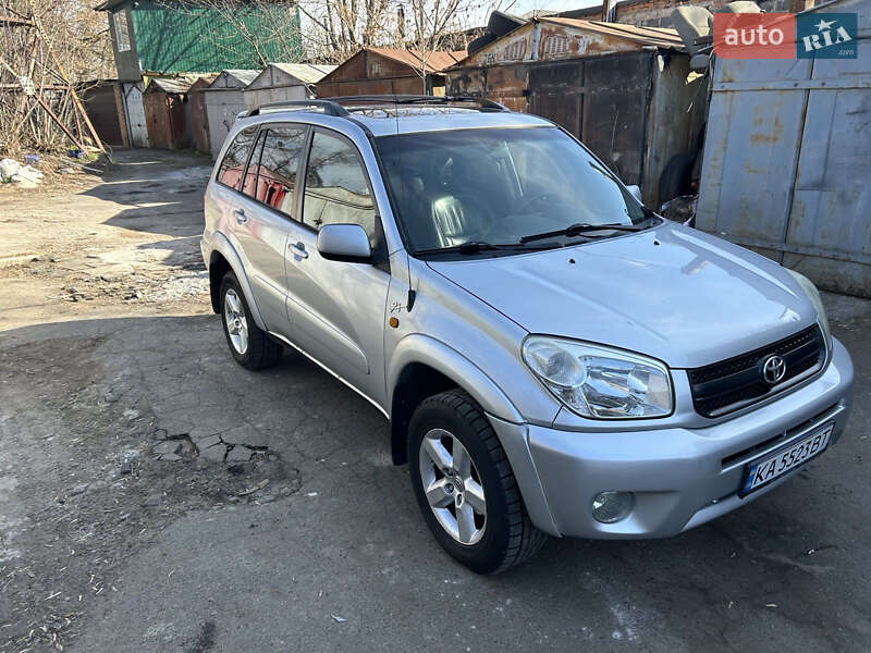 Позашляховик / Кросовер Toyota RAV4 2004 в Києві