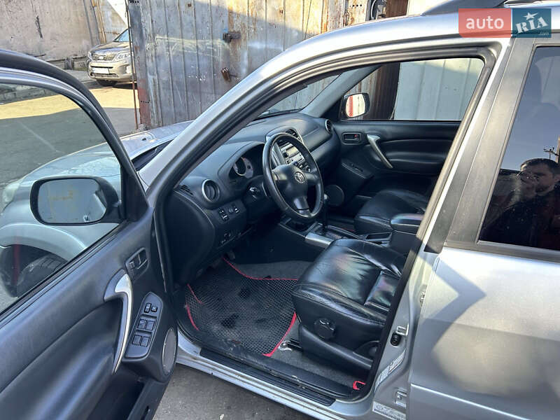 Позашляховик / Кросовер Toyota RAV4 2004 в Києві