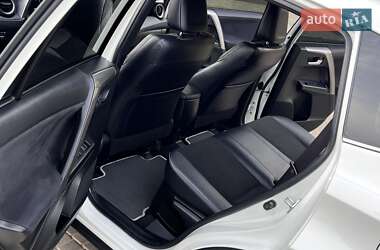 Внедорожник / Кроссовер Toyota RAV4 2016 в 