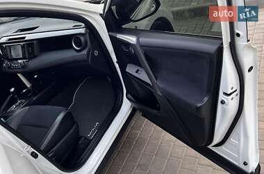 Внедорожник / Кроссовер Toyota RAV4 2016 в 