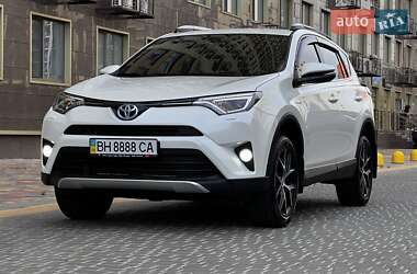 Внедорожник / Кроссовер Toyota RAV4 2016 в 