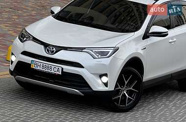 Внедорожник / Кроссовер Toyota RAV4 2016 в 