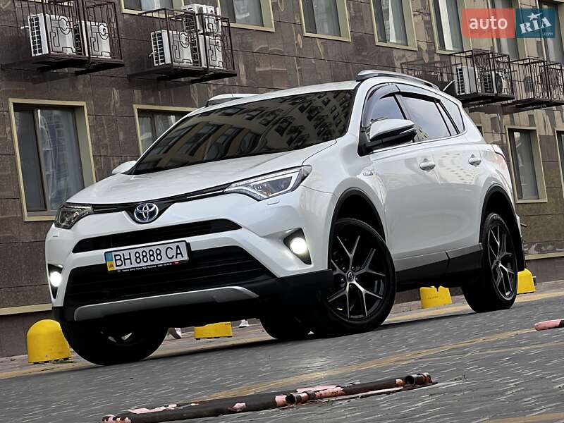 Позашляховик / Кросовер Toyota RAV4 2016 в 