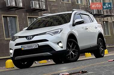 Внедорожник / Кроссовер Toyota RAV4 2016 в 