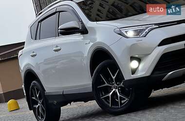 Внедорожник / Кроссовер Toyota RAV4 2016 в 