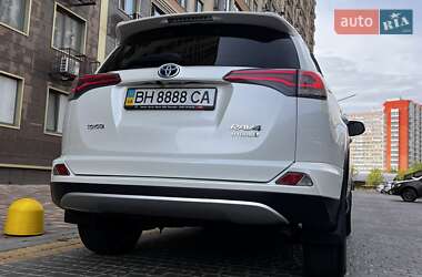Внедорожник / Кроссовер Toyota RAV4 2016 в 