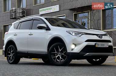 Внедорожник / Кроссовер Toyota RAV4 2016 в 