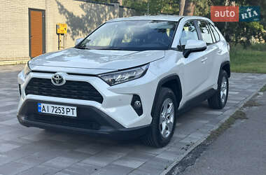 Внедорожник / Кроссовер Toyota RAV4 2021 в Киеве