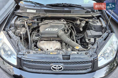 Позашляховик / Кросовер Toyota RAV4 2006 в 