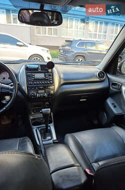 Позашляховик / Кросовер Toyota RAV4 2006 в 