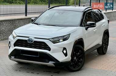 Внедорожник / Кроссовер Toyota RAV4 2024 в 