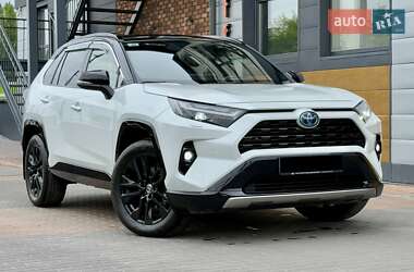 Внедорожник / Кроссовер Toyota RAV4 2024 в 