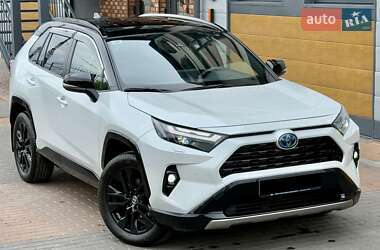Внедорожник / Кроссовер Toyota RAV4 2024 в 