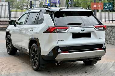 Внедорожник / Кроссовер Toyota RAV4 2024 в 