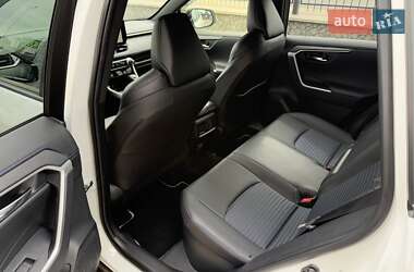 Внедорожник / Кроссовер Toyota RAV4 2024 в 