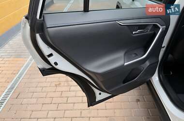 Внедорожник / Кроссовер Toyota RAV4 2024 в 