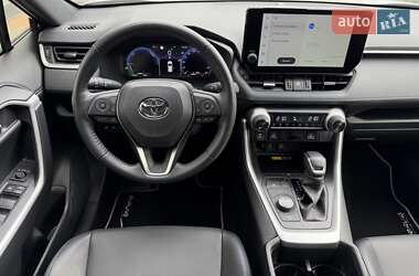 Внедорожник / Кроссовер Toyota RAV4 2024 в 