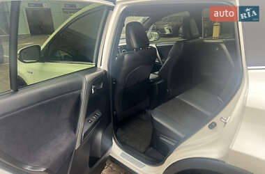 Позашляховик / Кросовер Toyota RAV4 2017 в 