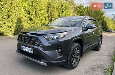 Внедорожник / Кроссовер Toyota RAV4 2023 в Ровно