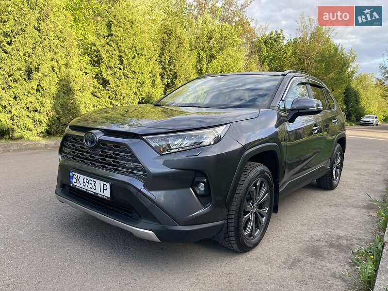 Позашляховик / Кросовер Toyota RAV4 2023 в 