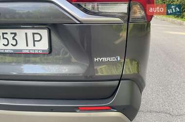 Позашляховик / Кросовер Toyota RAV4 2023 в 