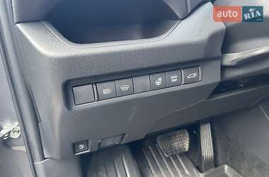 Позашляховик / Кросовер Toyota RAV4 2023 в 