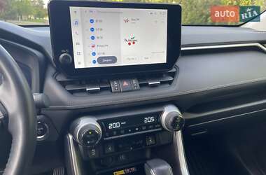 Позашляховик / Кросовер Toyota RAV4 2023 в 