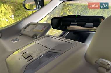 Позашляховик / Кросовер Toyota RAV4 2023 в 