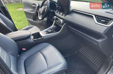 Позашляховик / Кросовер Toyota RAV4 2023 в 