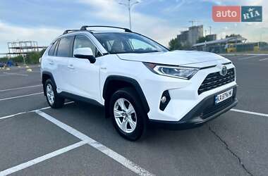 Позашляховик / Кросовер Toyota RAV4 2019 в 