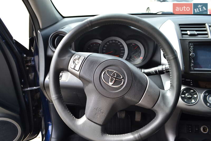Позашляховик / Кросовер Toyota RAV4 2007 в Ромнах
