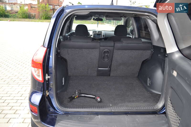 Позашляховик / Кросовер Toyota RAV4 2007 в Ромнах