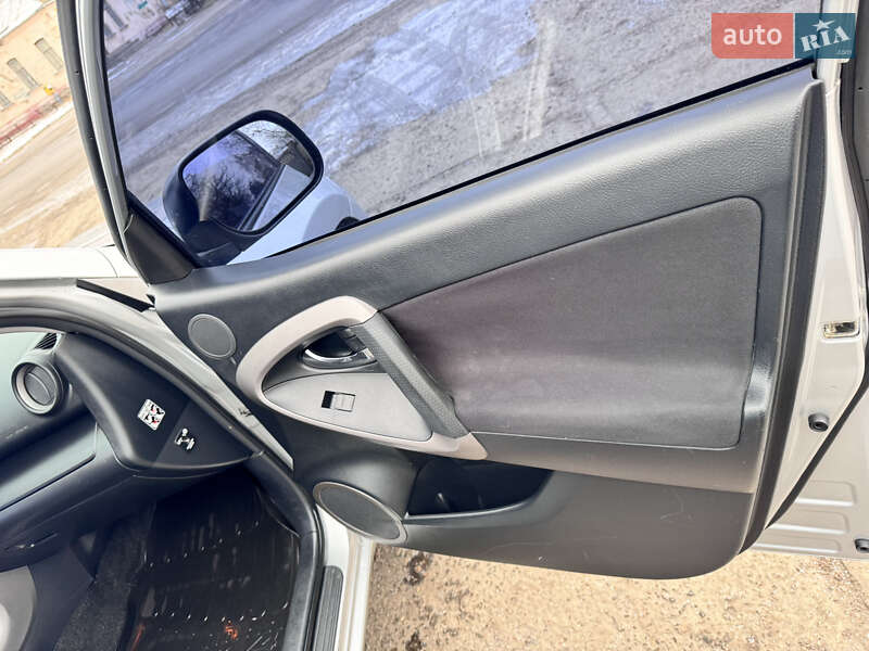 Внедорожник / Кроссовер Toyota RAV4 2007 в Перещепине