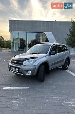 Внедорожник / Кроссовер Toyota RAV4 2004 в 