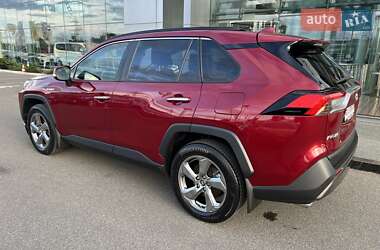 Позашляховик / Кросовер Toyota RAV4 2019 в 