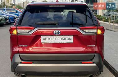 Позашляховик / Кросовер Toyota RAV4 2019 в 