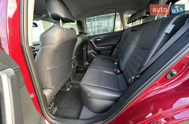 Позашляховик / Кросовер Toyota RAV4 2019 в 
