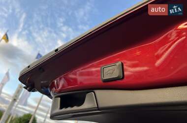 Позашляховик / Кросовер Toyota RAV4 2019 в 