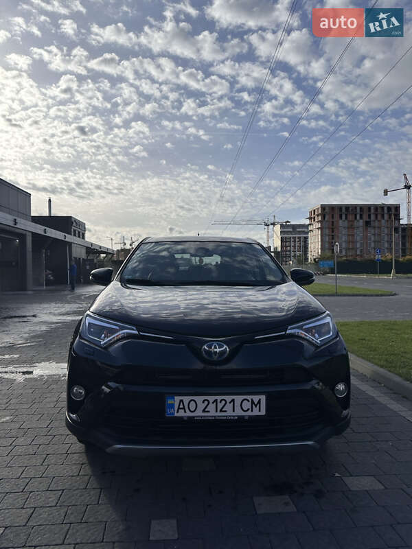Позашляховик / Кросовер Toyota RAV4 2018 в Ужгороді