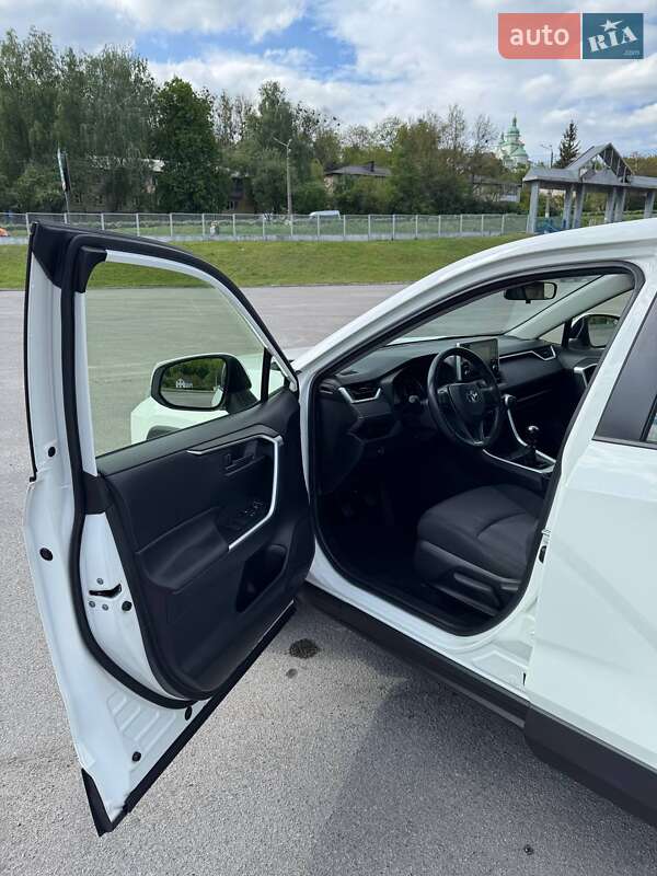 Позашляховик / Кросовер Toyota RAV4 2019 в Києві