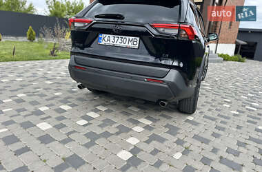Позашляховик / Кросовер Toyota RAV4 2019 в 